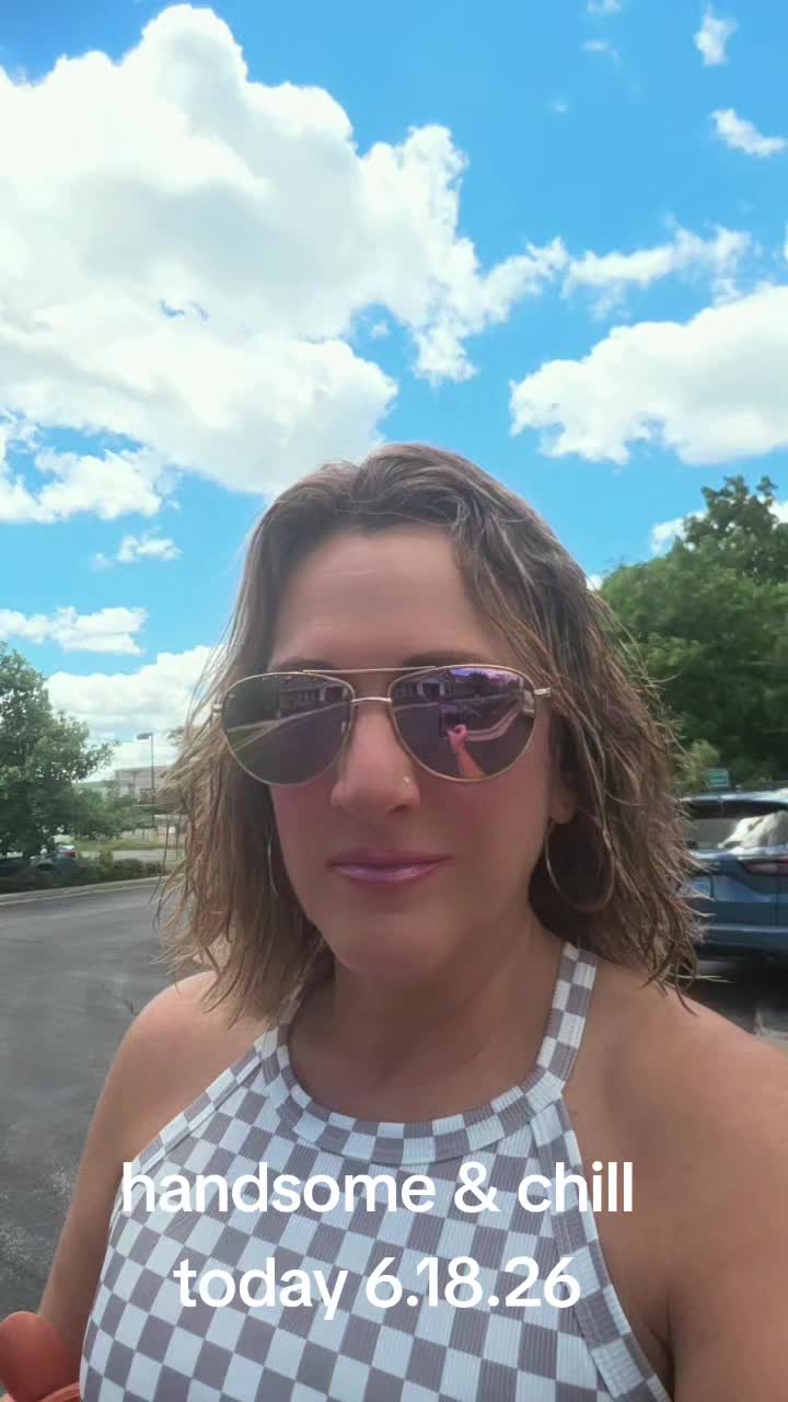 @FoxyRoxyLovesYou