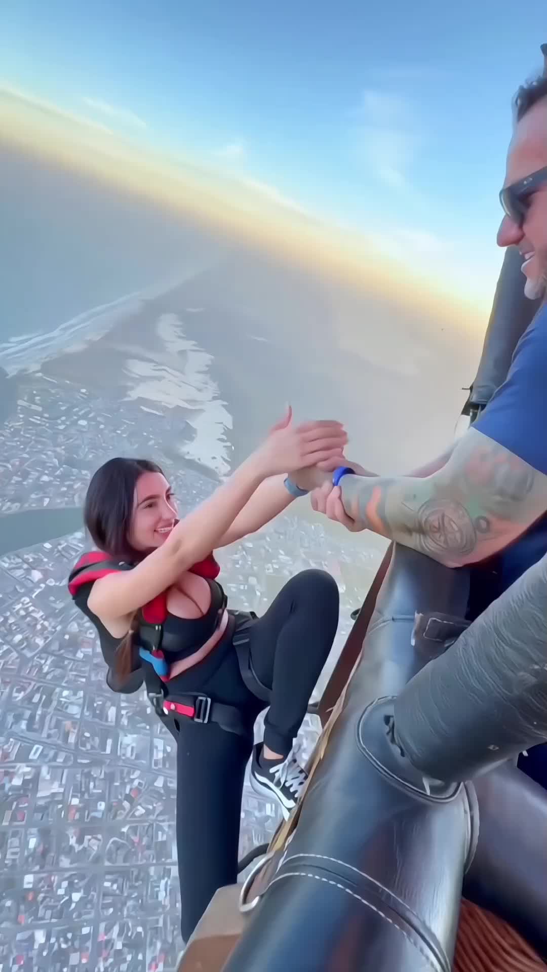 @SKY DIVING 🤿