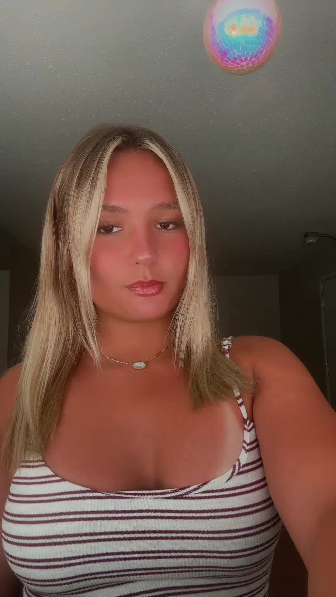 @Khloe