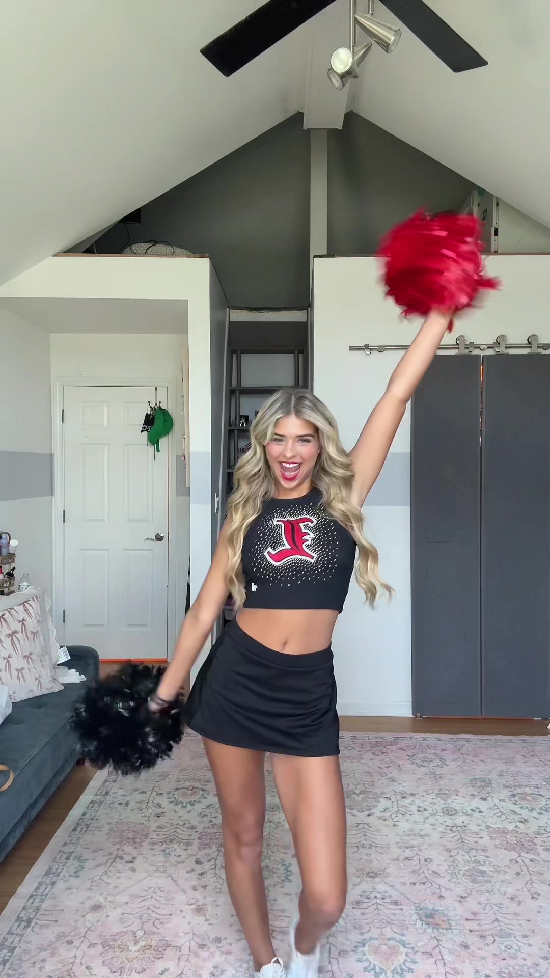 @whitneykwells