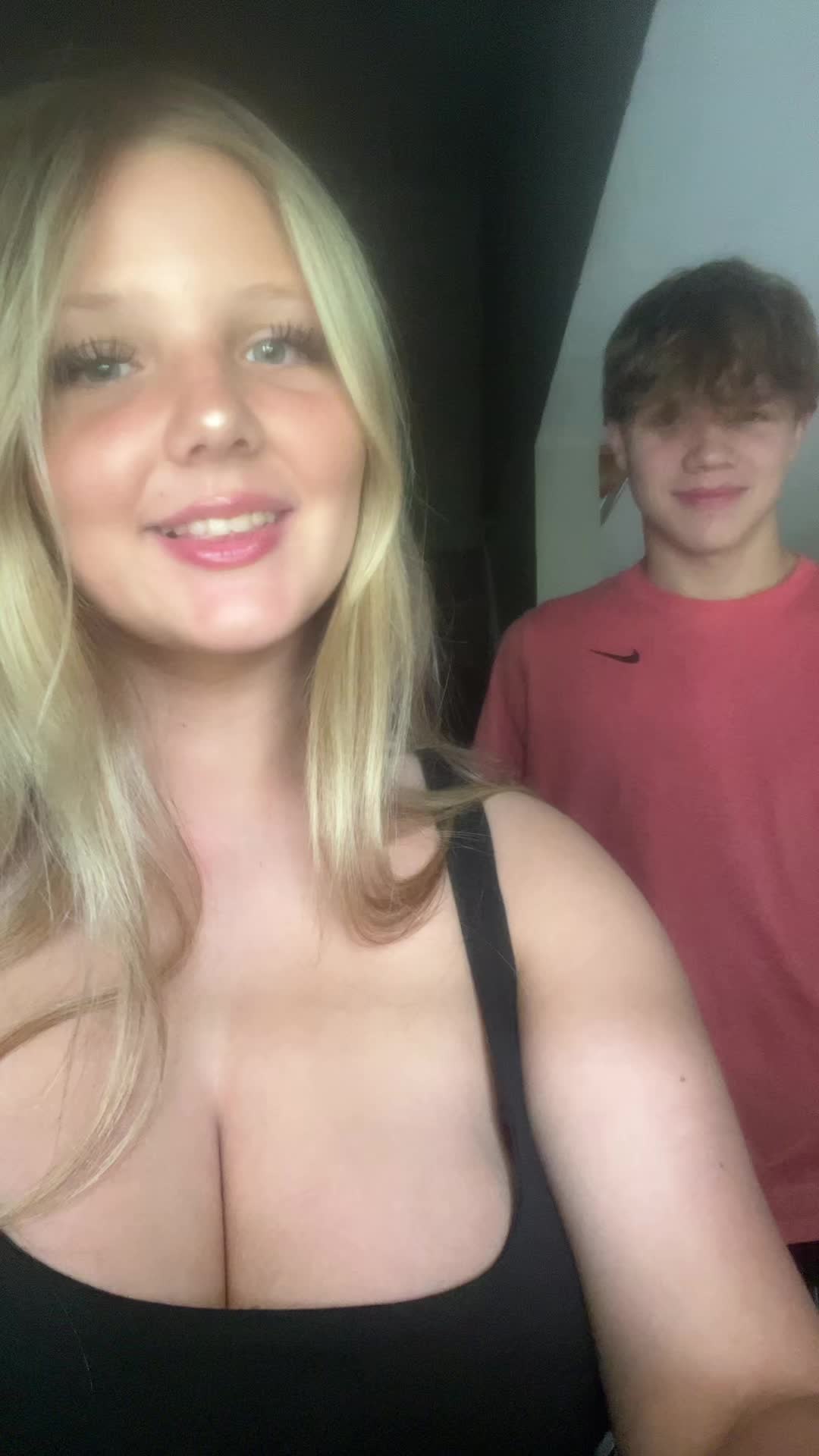 @arianaluvslife