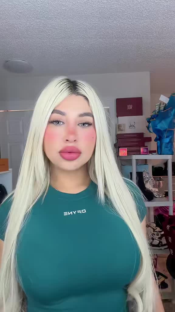 @Angiie28