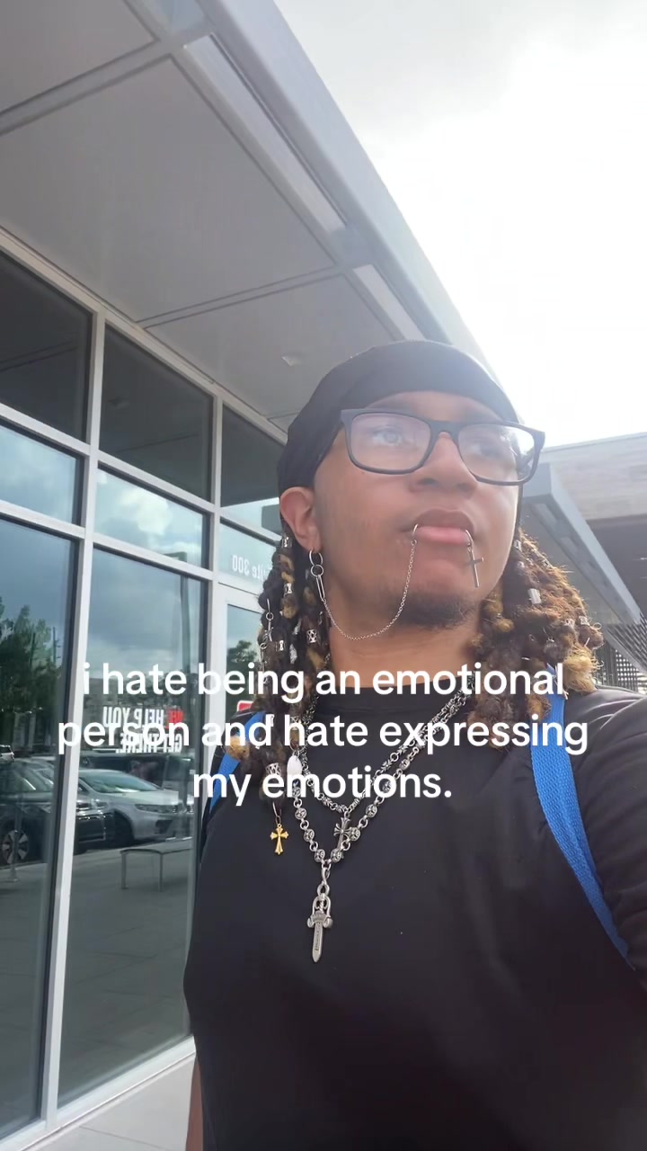 @whoz_twistann