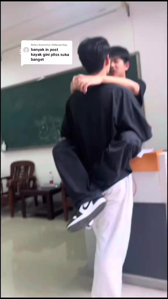 @𝐌𝐨𝐦𝐲🐝