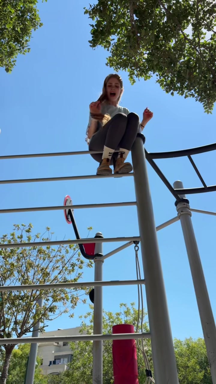 @):)