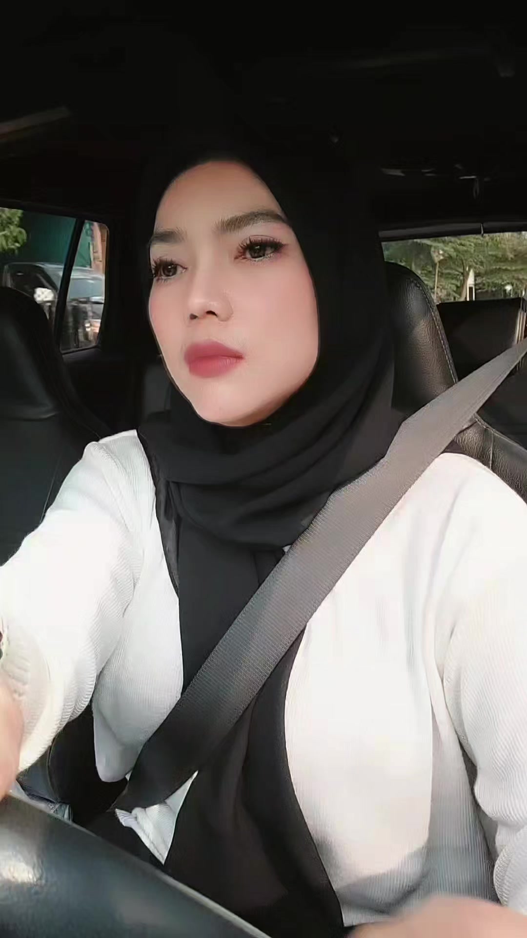 @Irma Adam_rz
