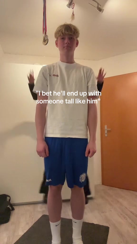 @👰🏼♂️🤵🏼♀️