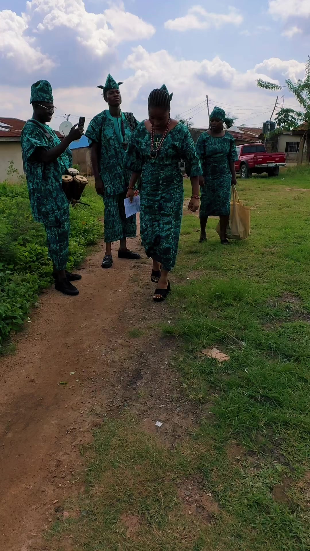 @OMODUNMADE AK&Eacute;W&Igrave;