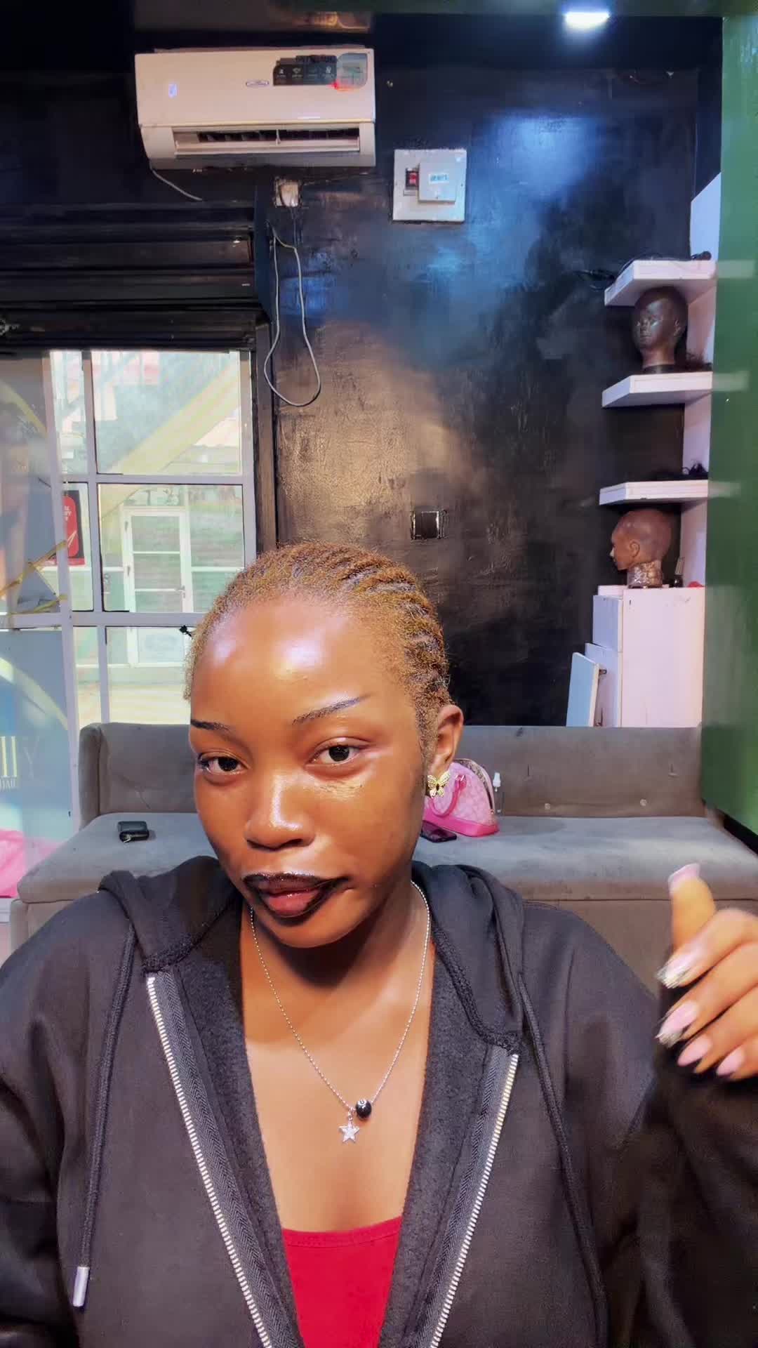 @Brownie.A>🧝🏽&zwj;♀️