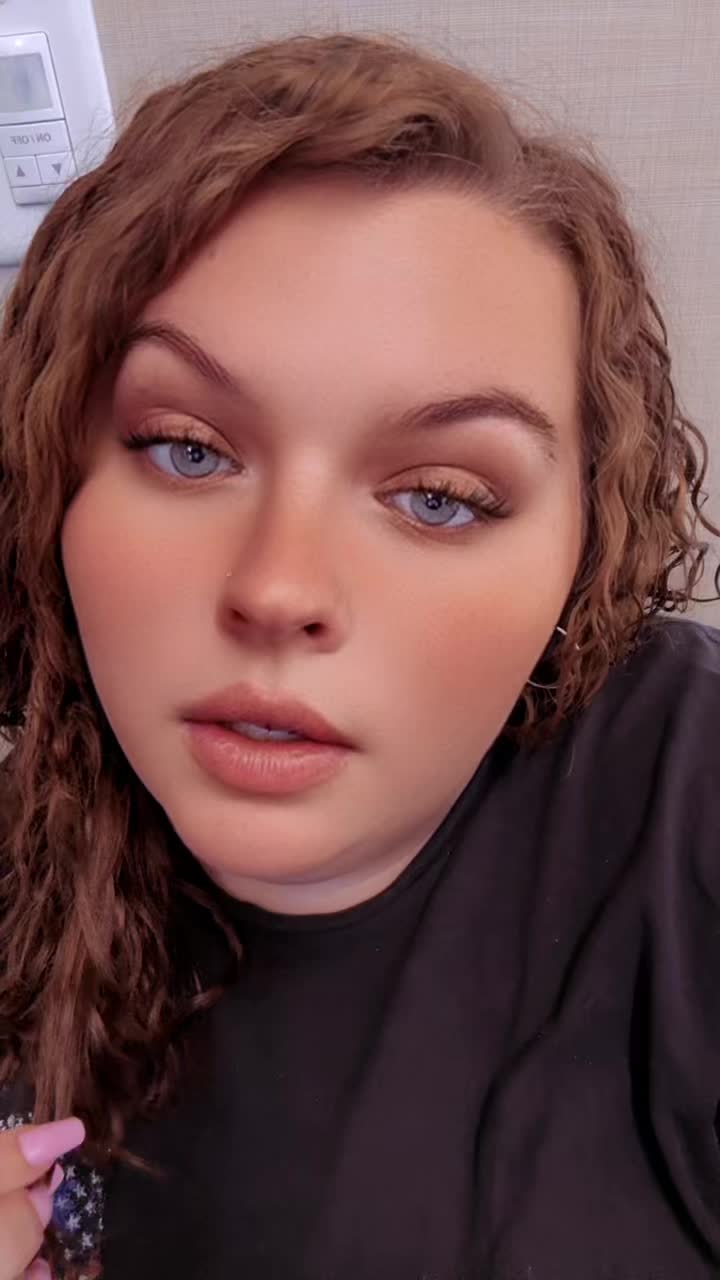 @Blue eyes and thick thighs