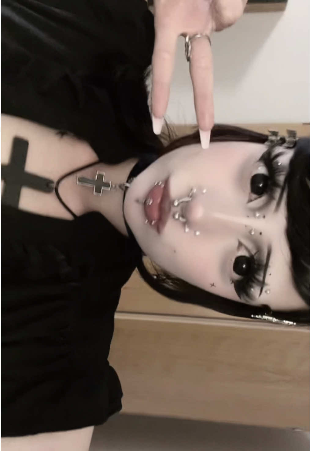 @lari ૮ ․ ․ ྀིა