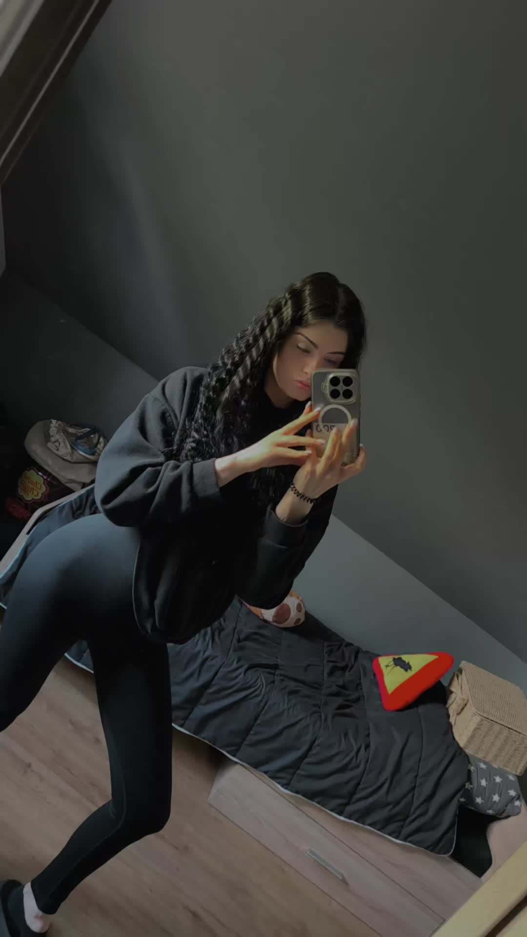 @Hi_Ana