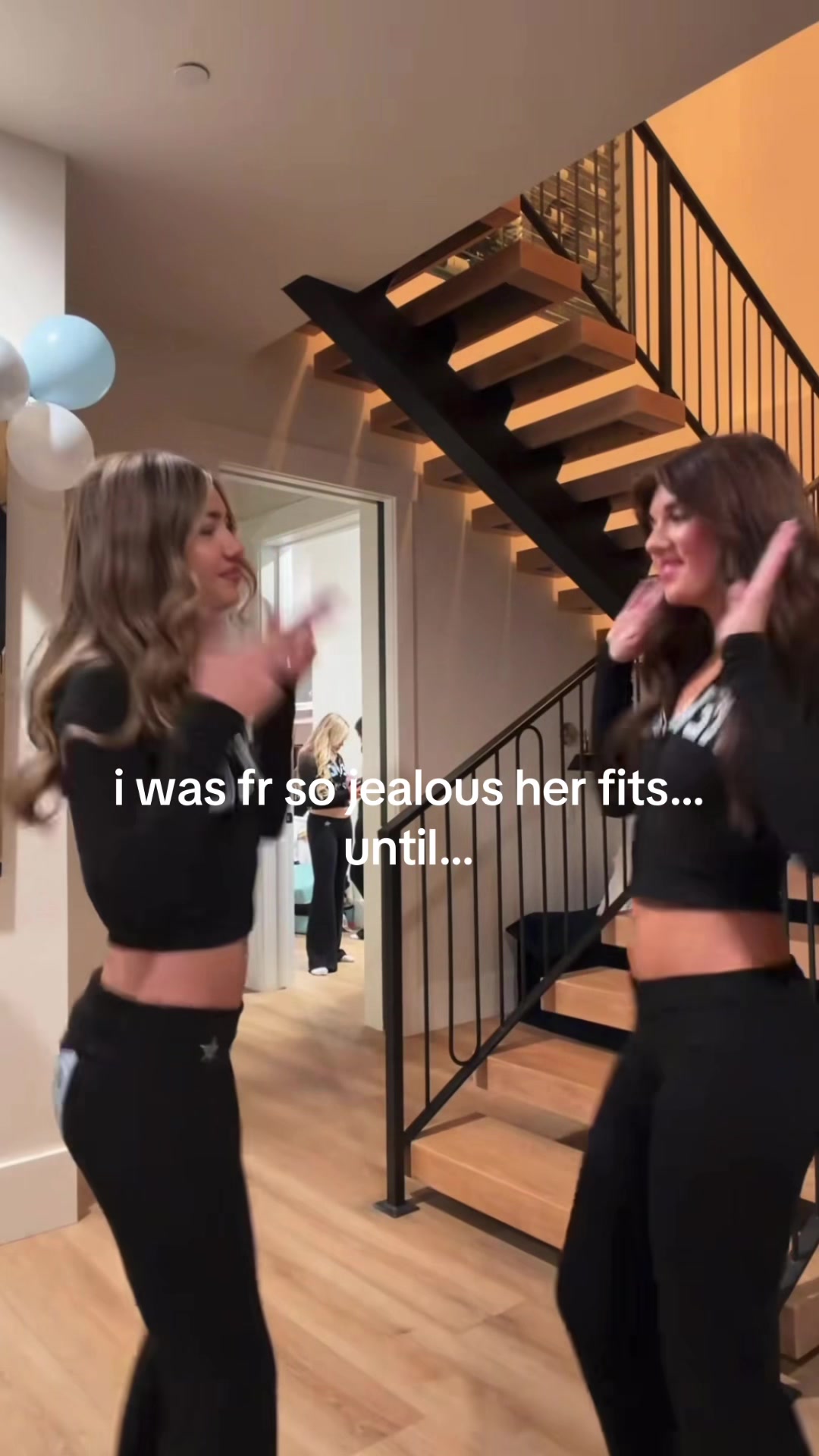 @vanessafindsoutfits