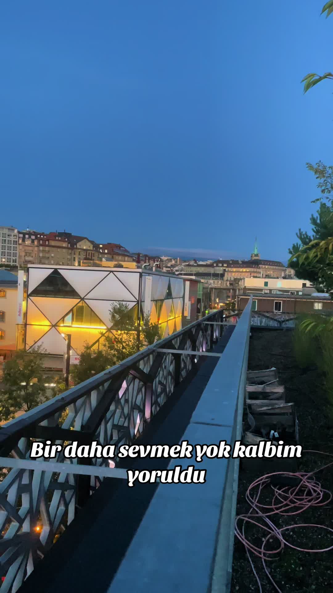 @Esra Sera