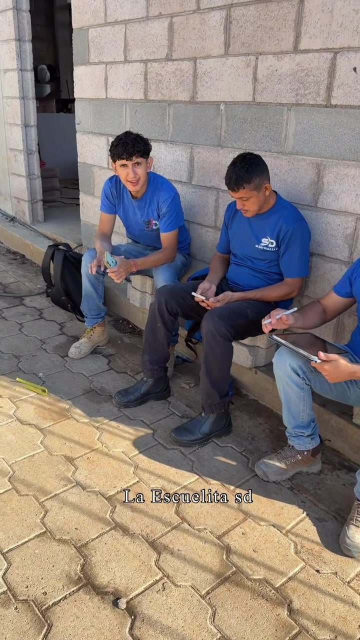 @Laescuelitasd_Oficial