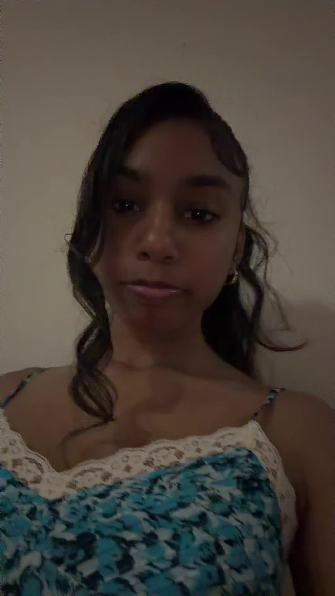 @Niesaa.