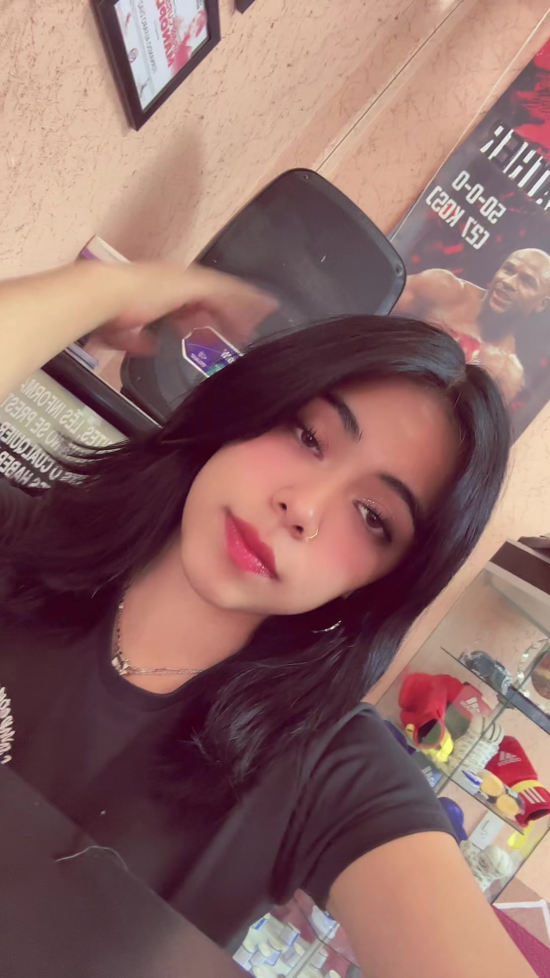 @👧🏽🫧✨