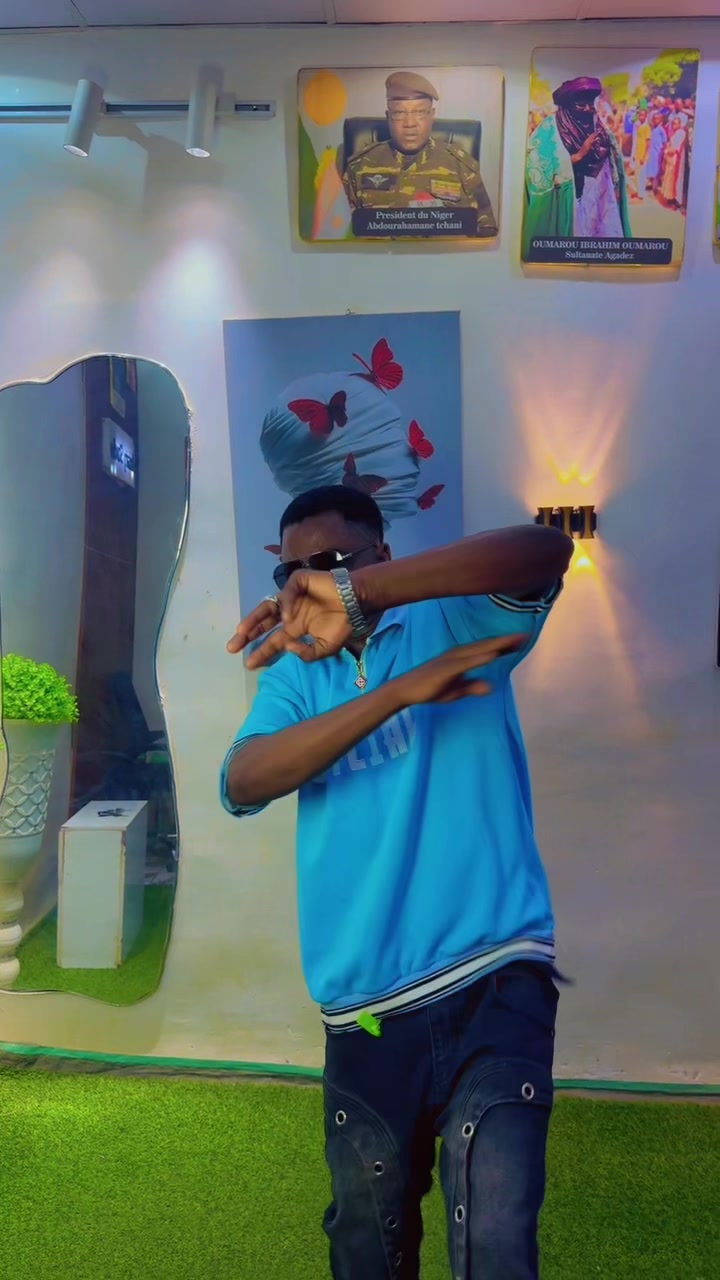 @𝑴𝑬𝑬𝑫𝑶 𝑻𝑶𝒁𝑨𝑳𝑳 🚩
