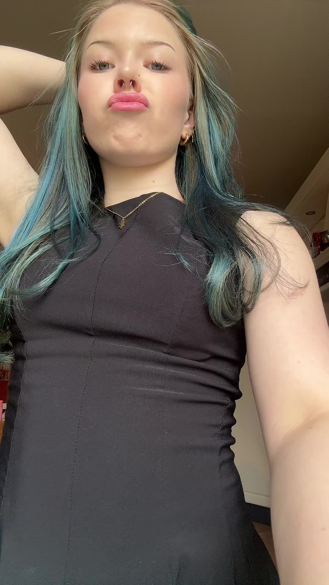 @Vicky シ