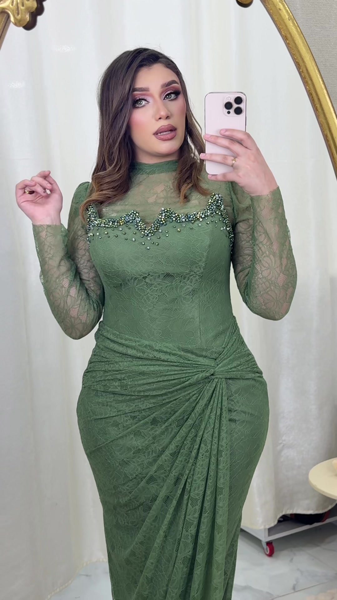 @Miss aniqa 24