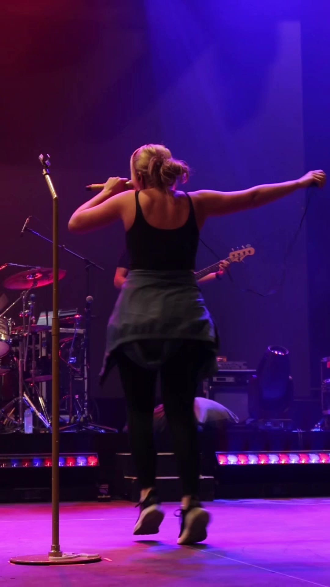 @Lauren Alaina