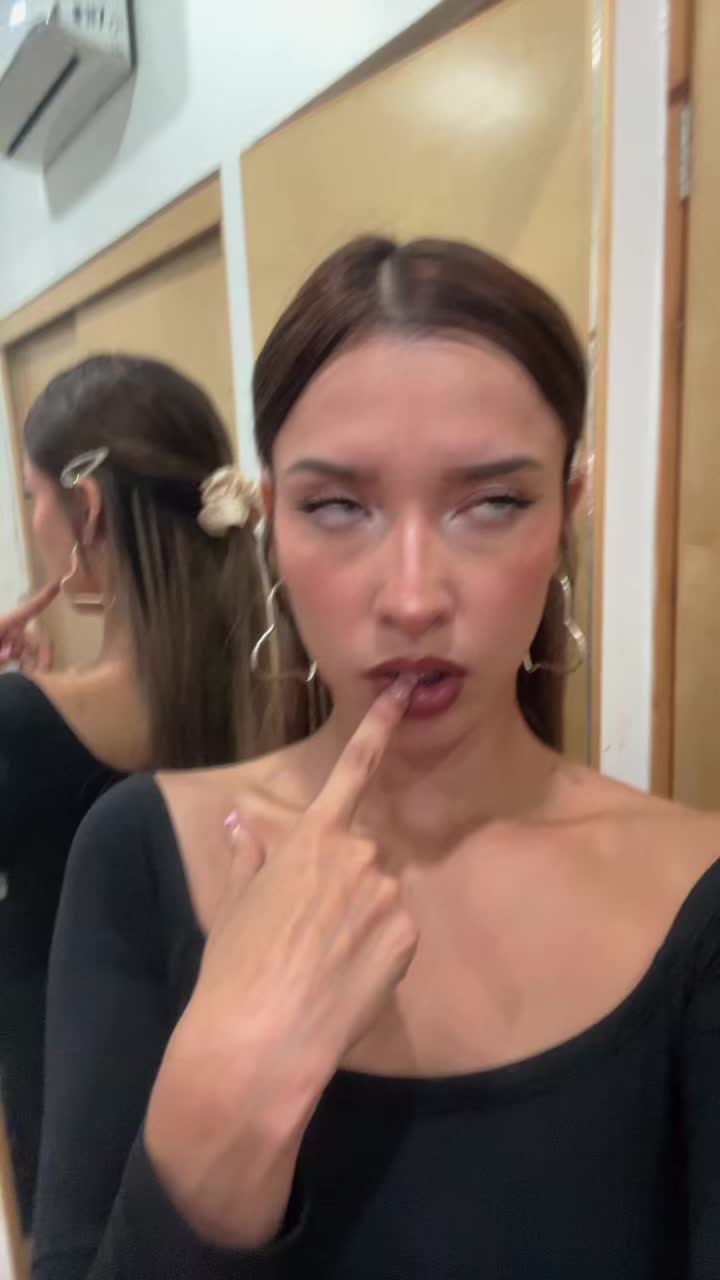 @thequeenisabell