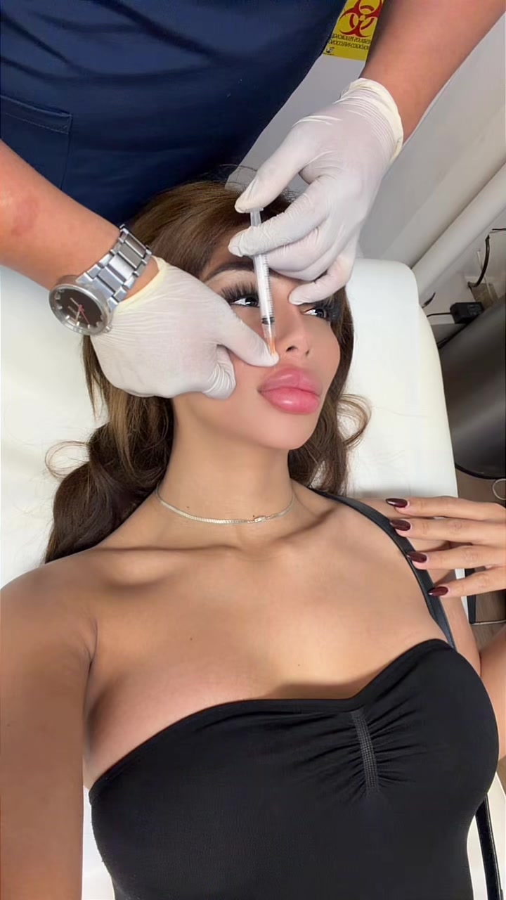 @Valeria Razavi 🍑💋
