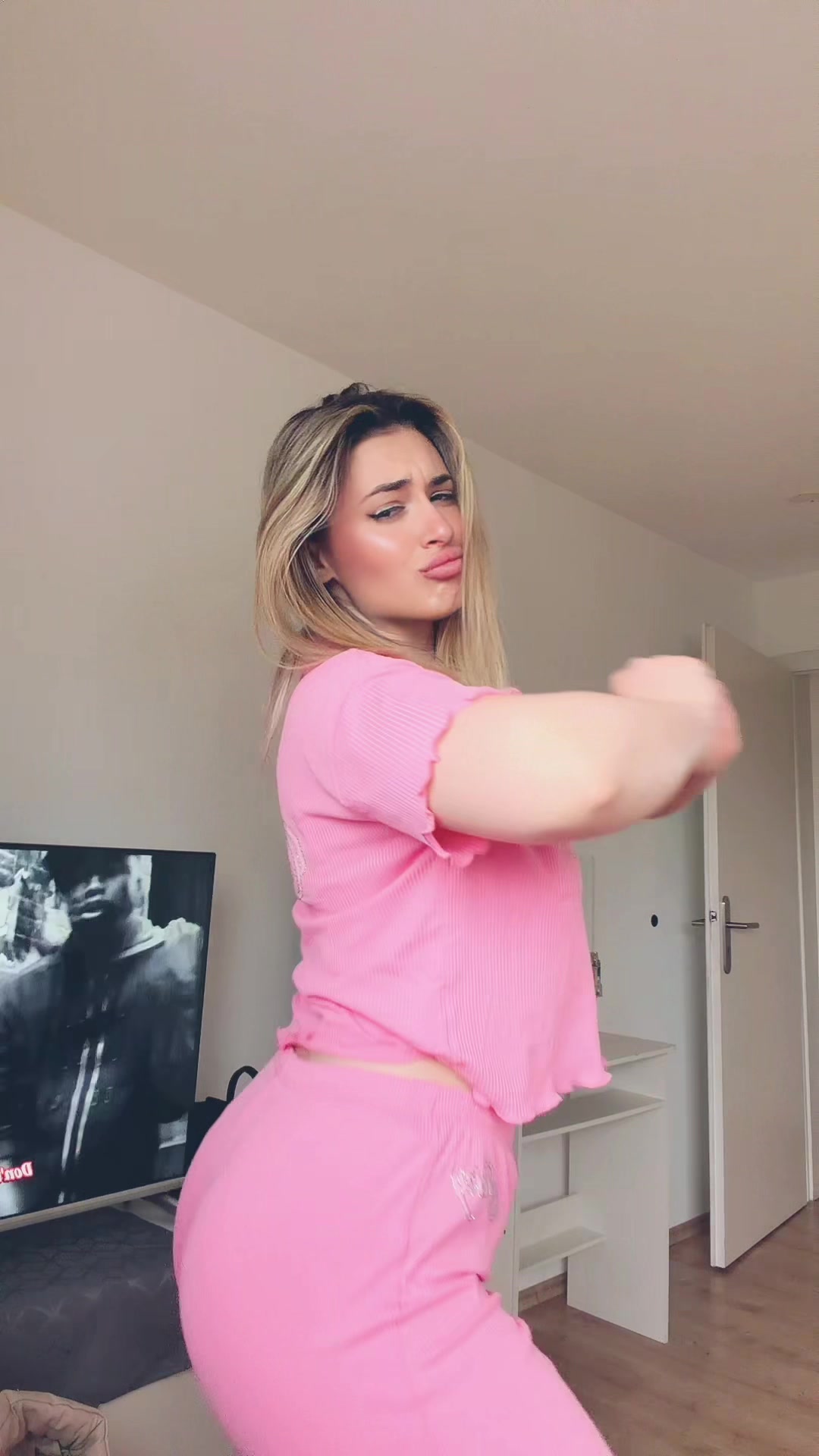 @itsviktoria