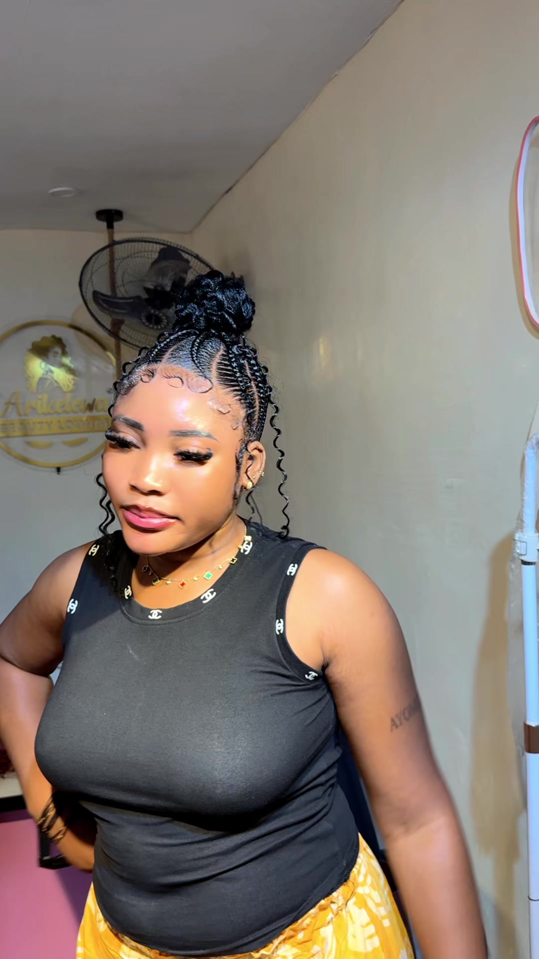@HAIRSTYLIST IN OYO