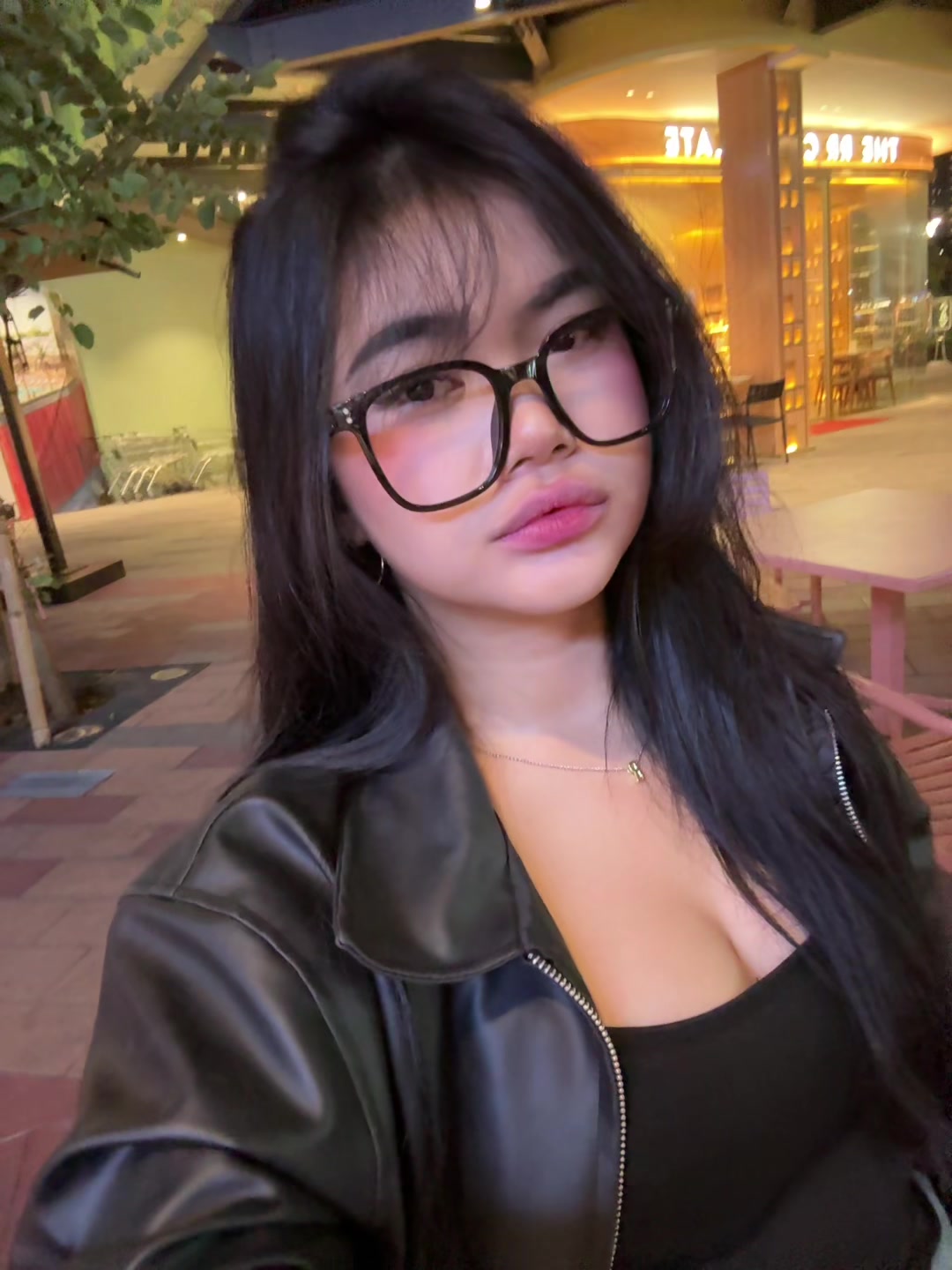 @salila gomez