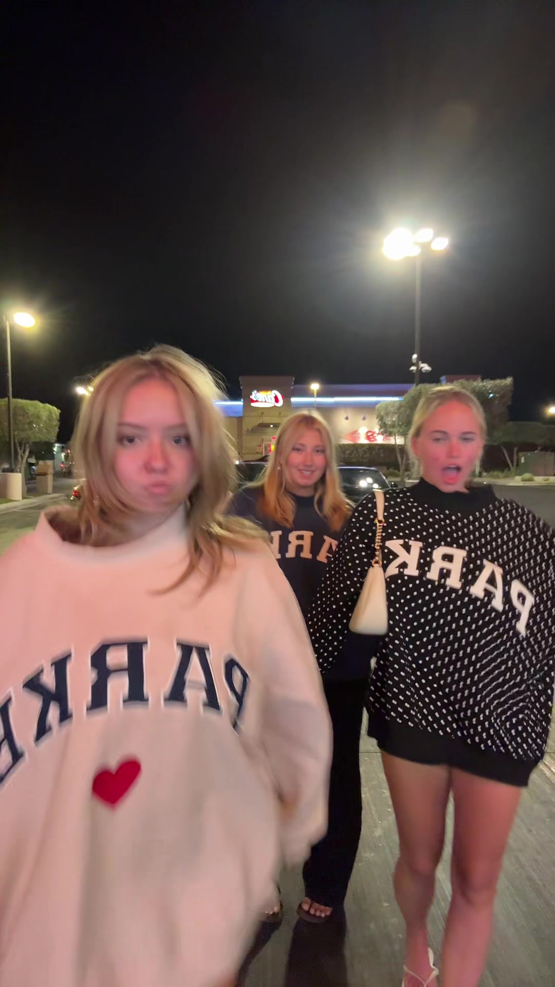 @chloe