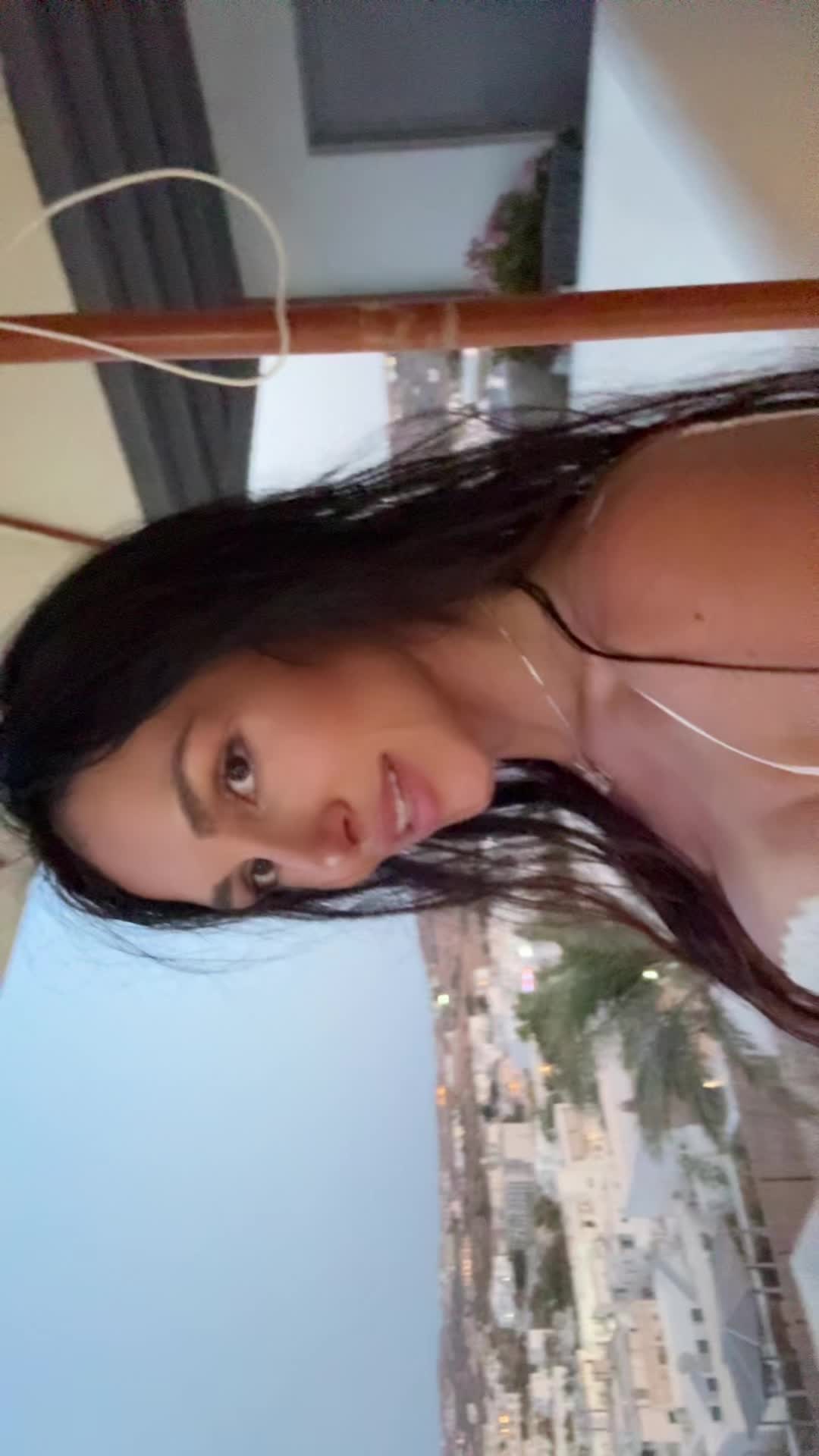 @imjoanniefit