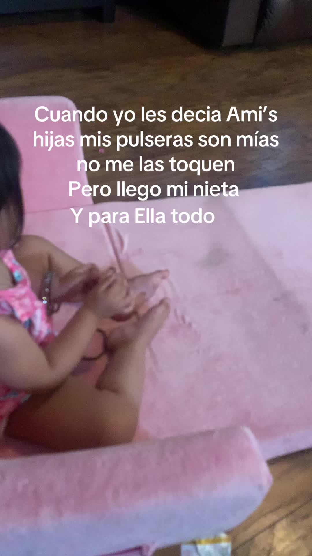 @Claudia Llanas566