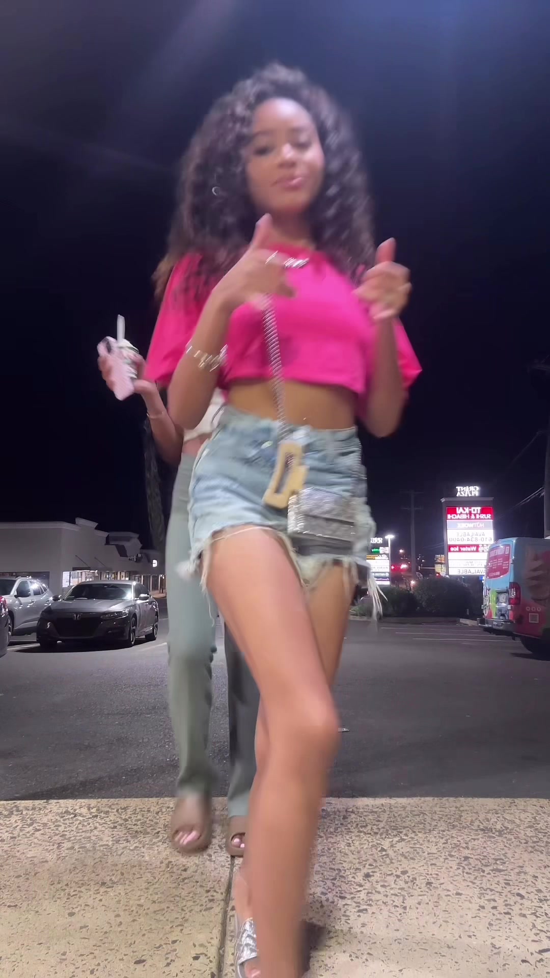 @⃟