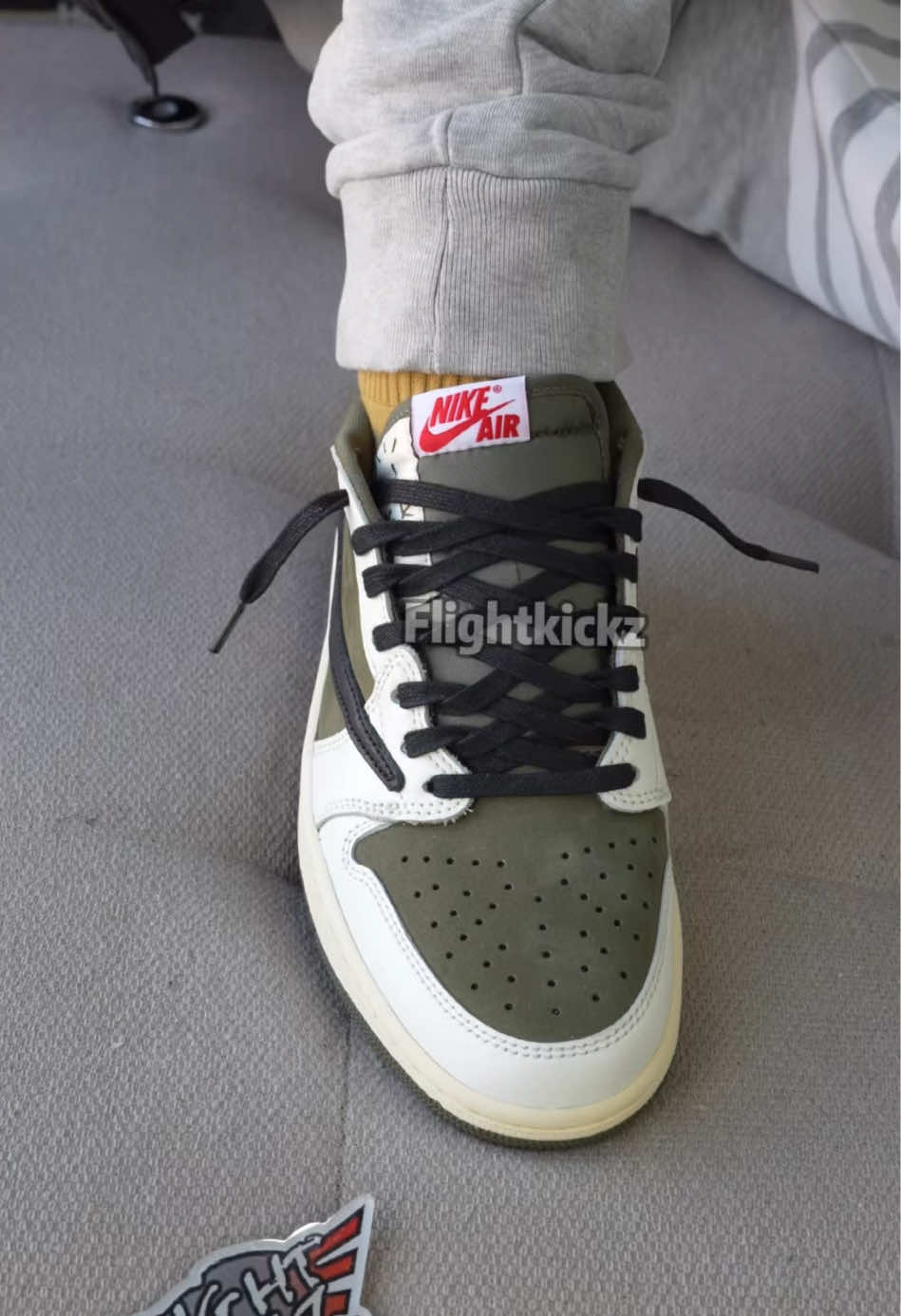 @Lacedsneaker