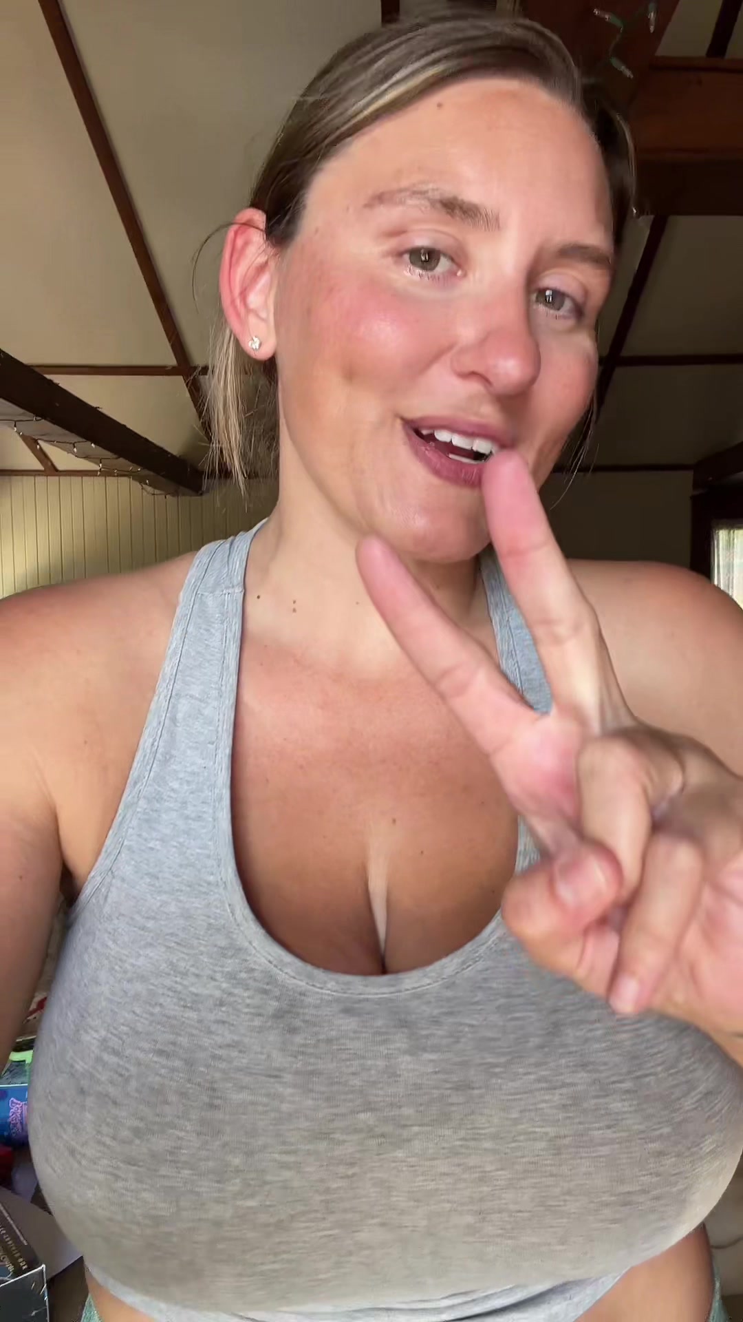 @alismilesrips