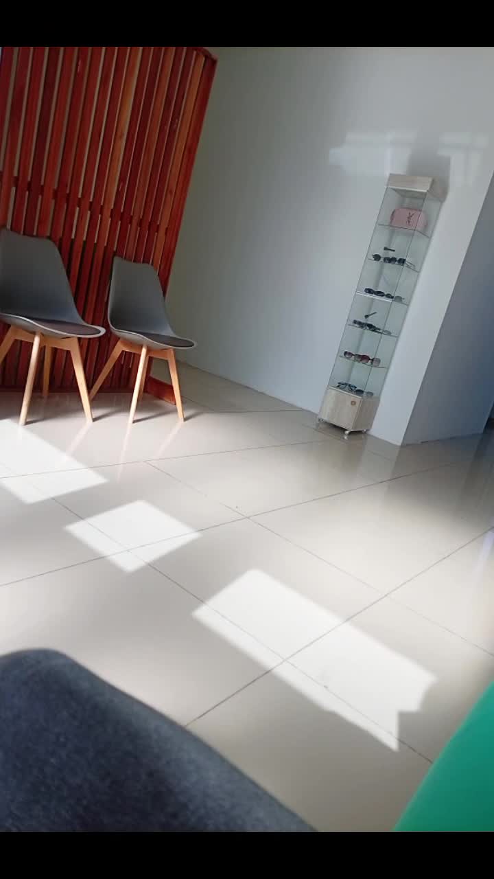 @lauraazar