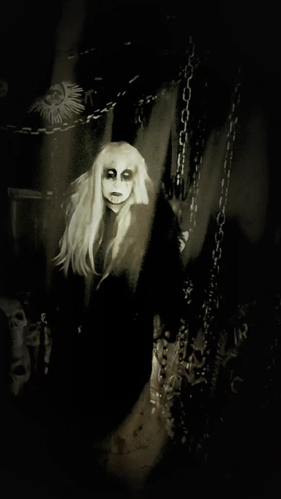 @DarkWonderland