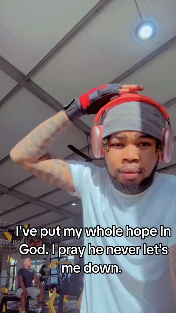 @ᗪ𝐟ώ_𝐄𝐦mα🤠