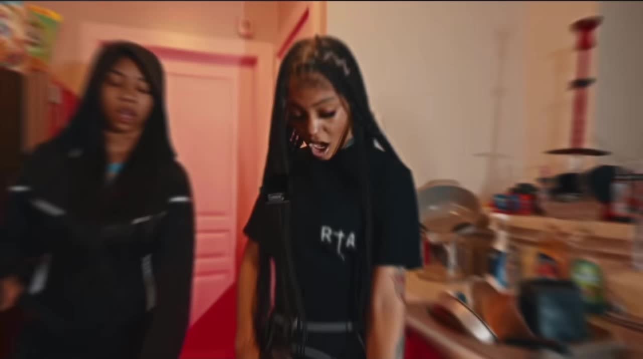 @Chanelbabyy