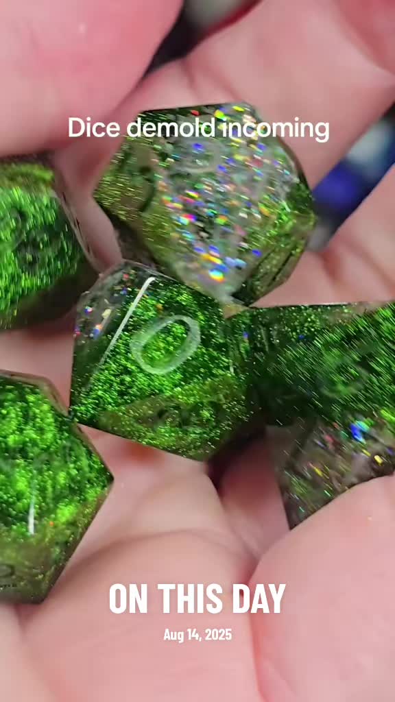 @KJ - Garnet Serpent Dice