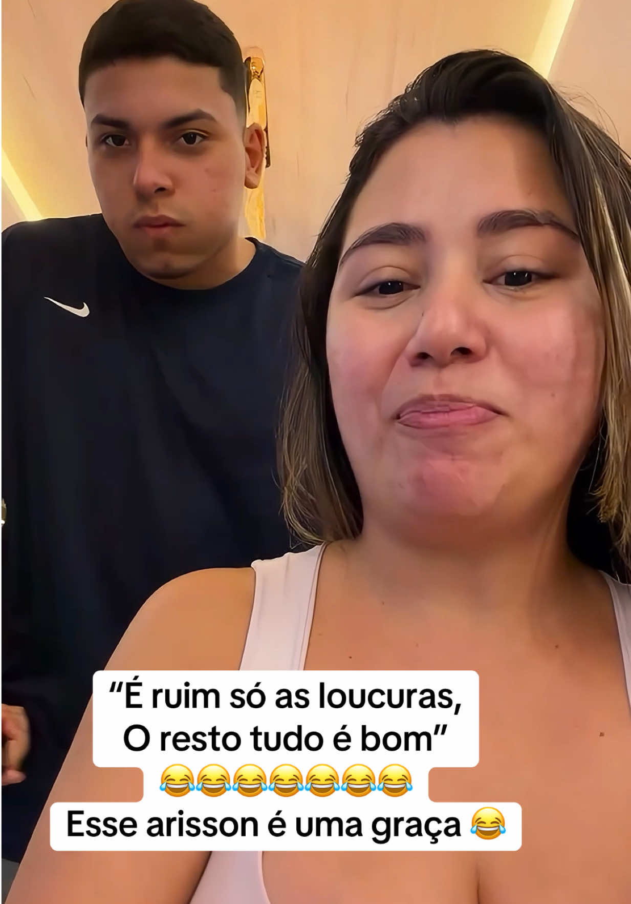 @laryiingrid01