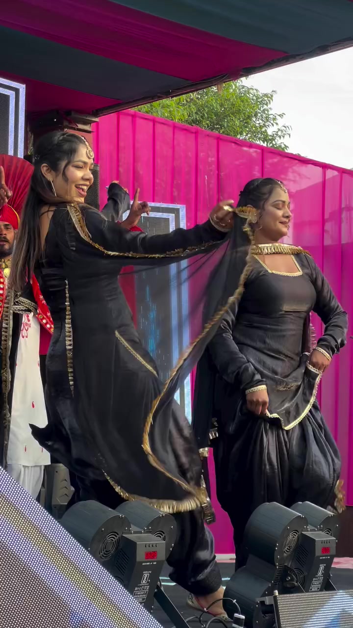 @Aj_Malika011