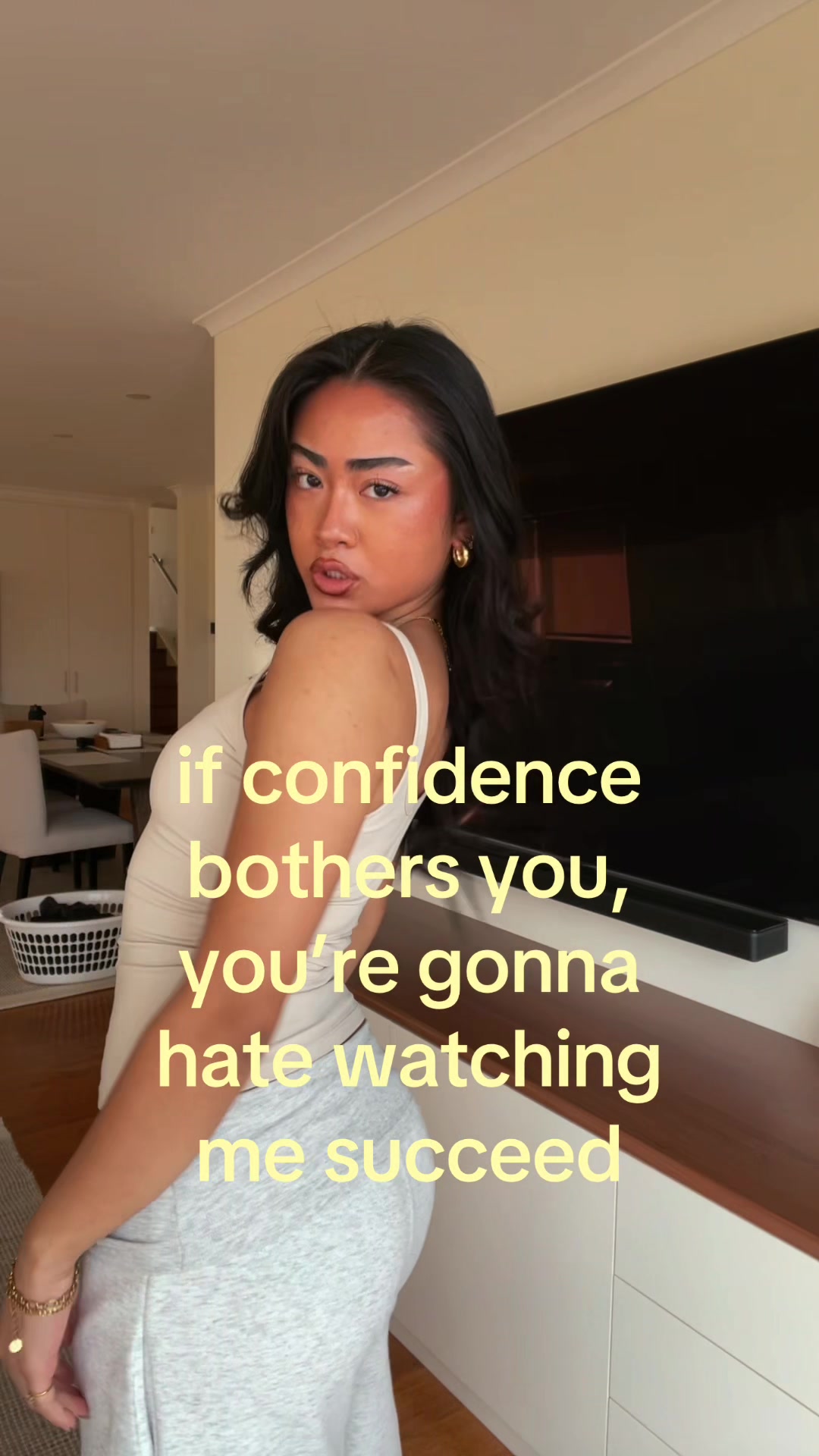 @TH💋NIA