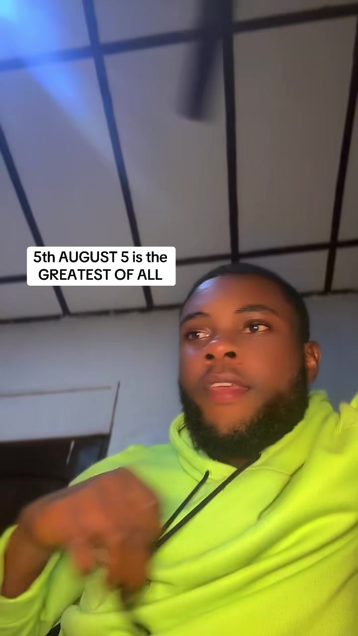 @THE GREEN HOODIE GUY ๐๐