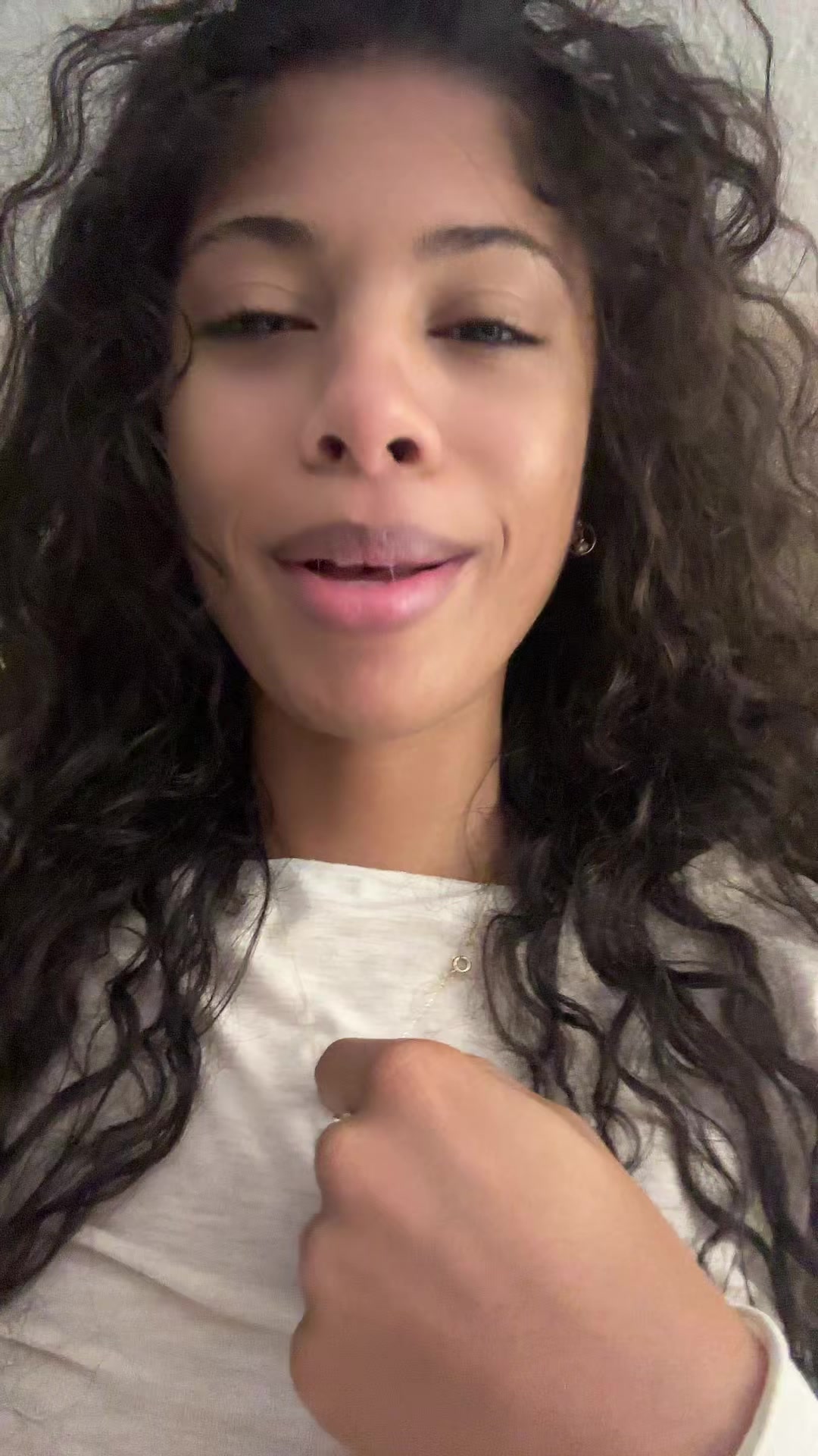 @bella