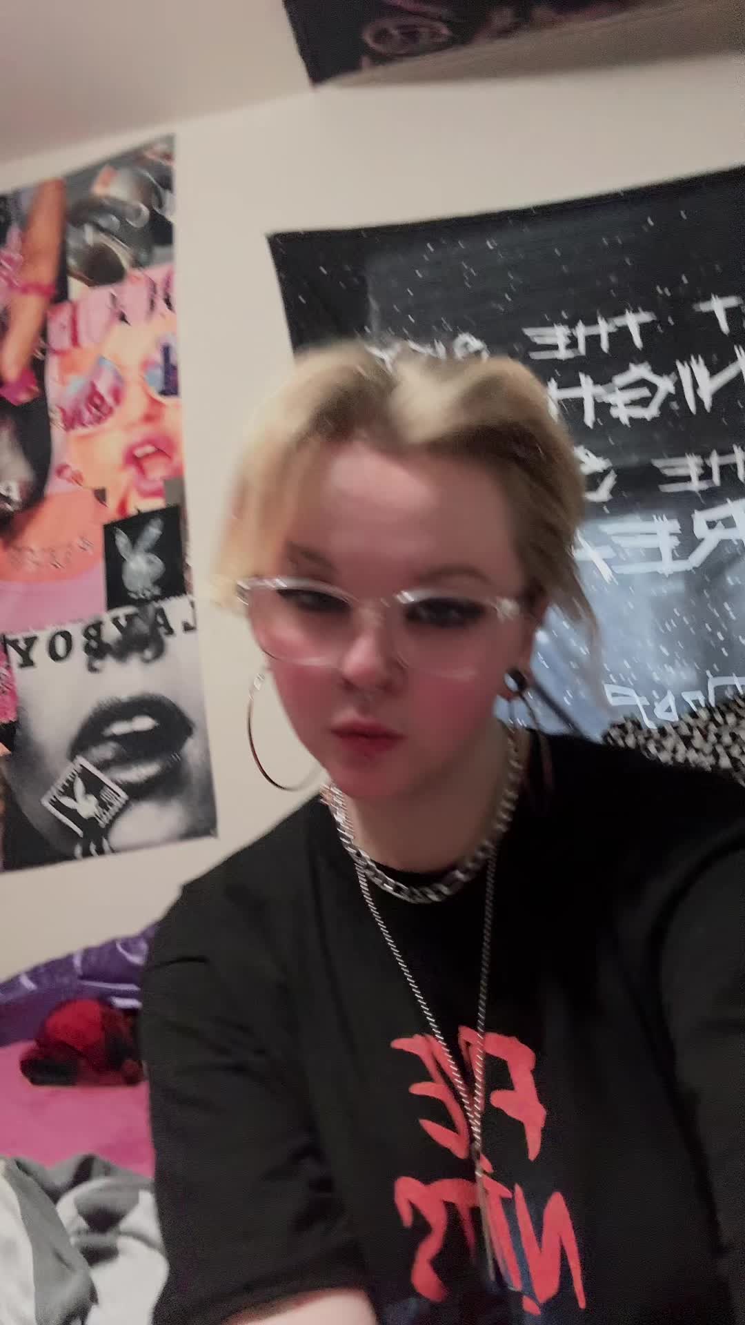 @😻