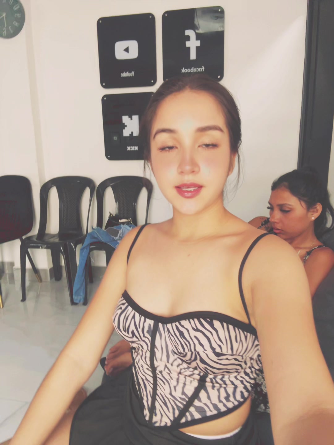 @Emi Mena