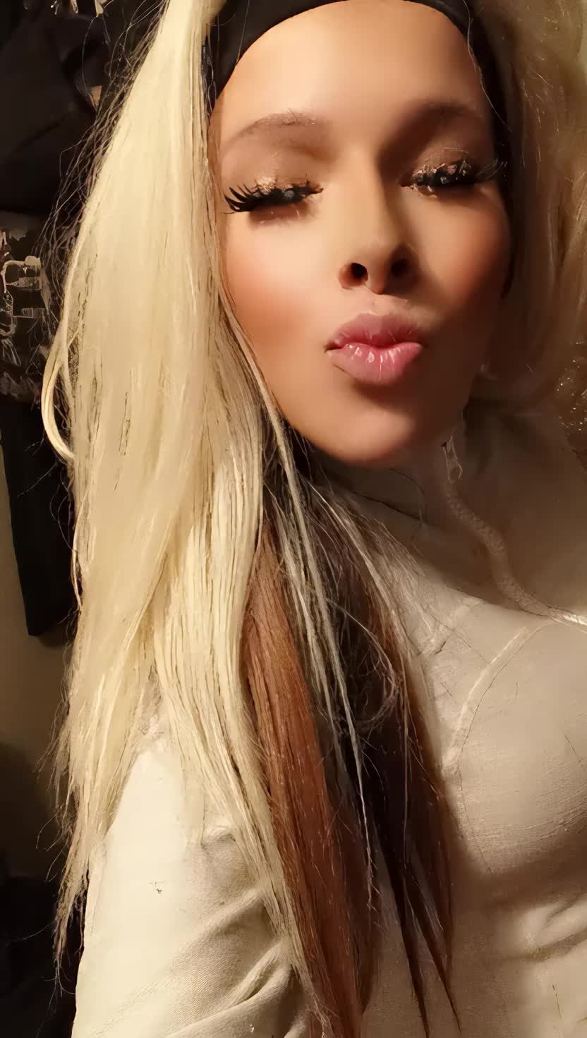 @UrNaughtyLilStepSis♡