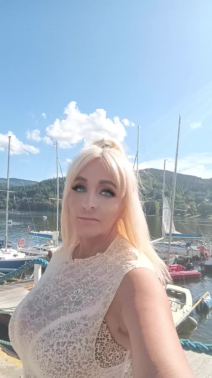 @Laluna